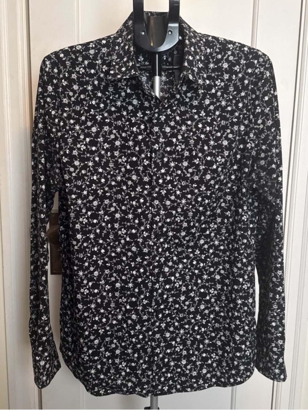 Express Mens Large Extra Slim Fit Button Down Shirt Black White Flower Pattern